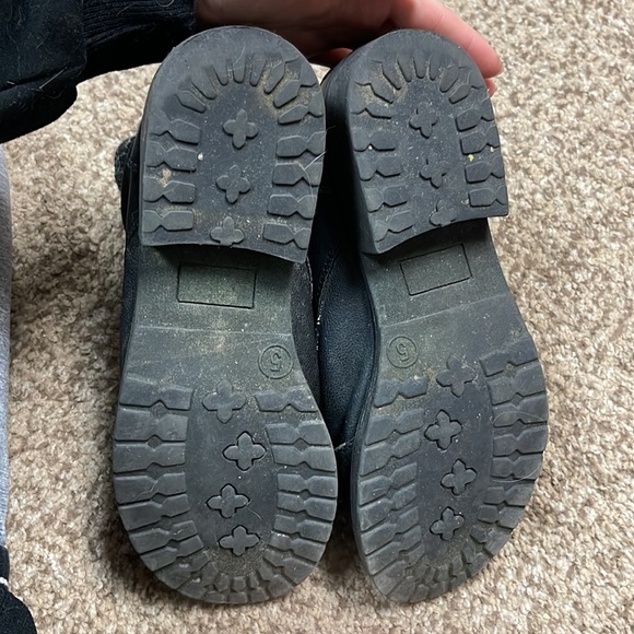 Boots - Picture 8 of 9